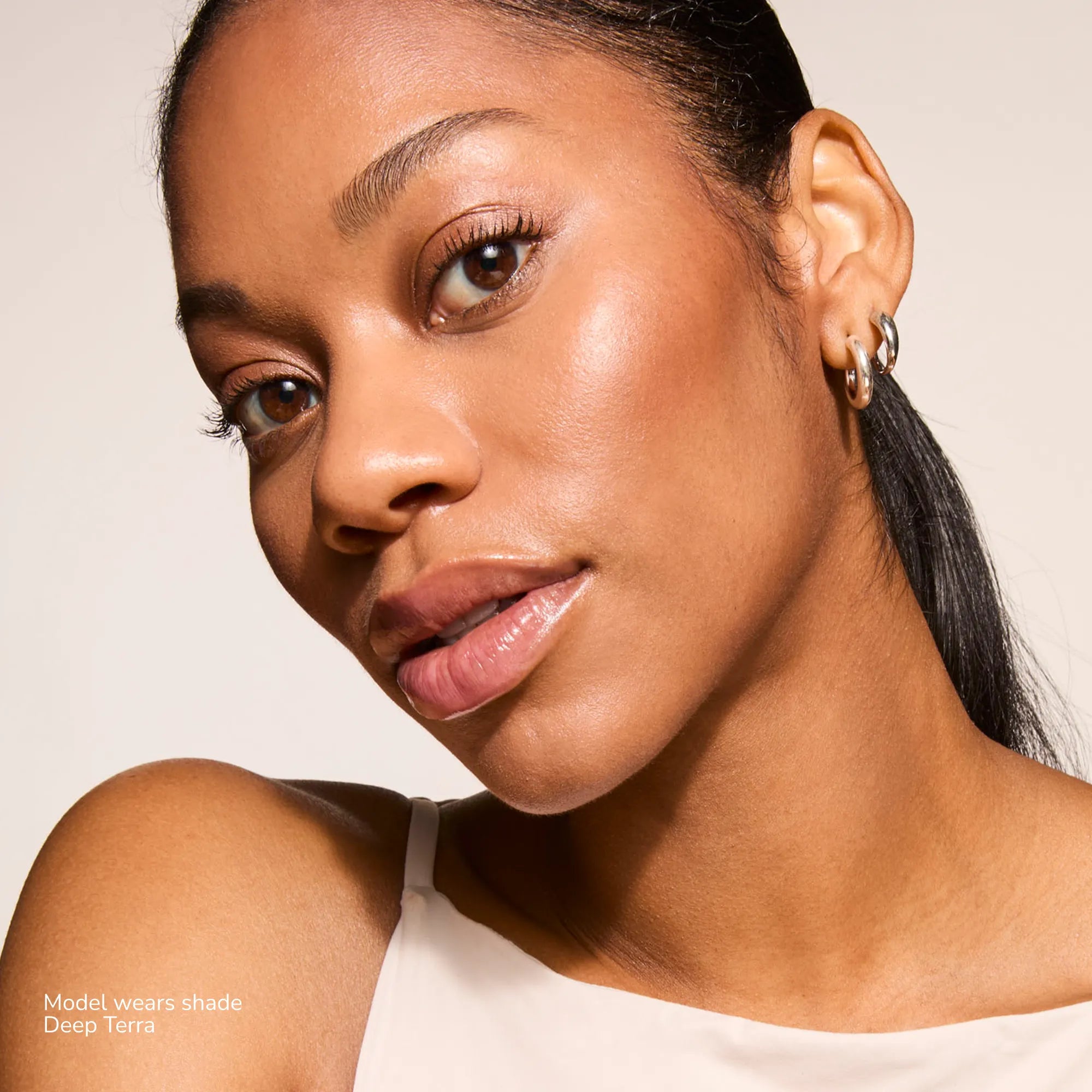 Model wearing Contouring Bronzer Cream product shade Deep Terra