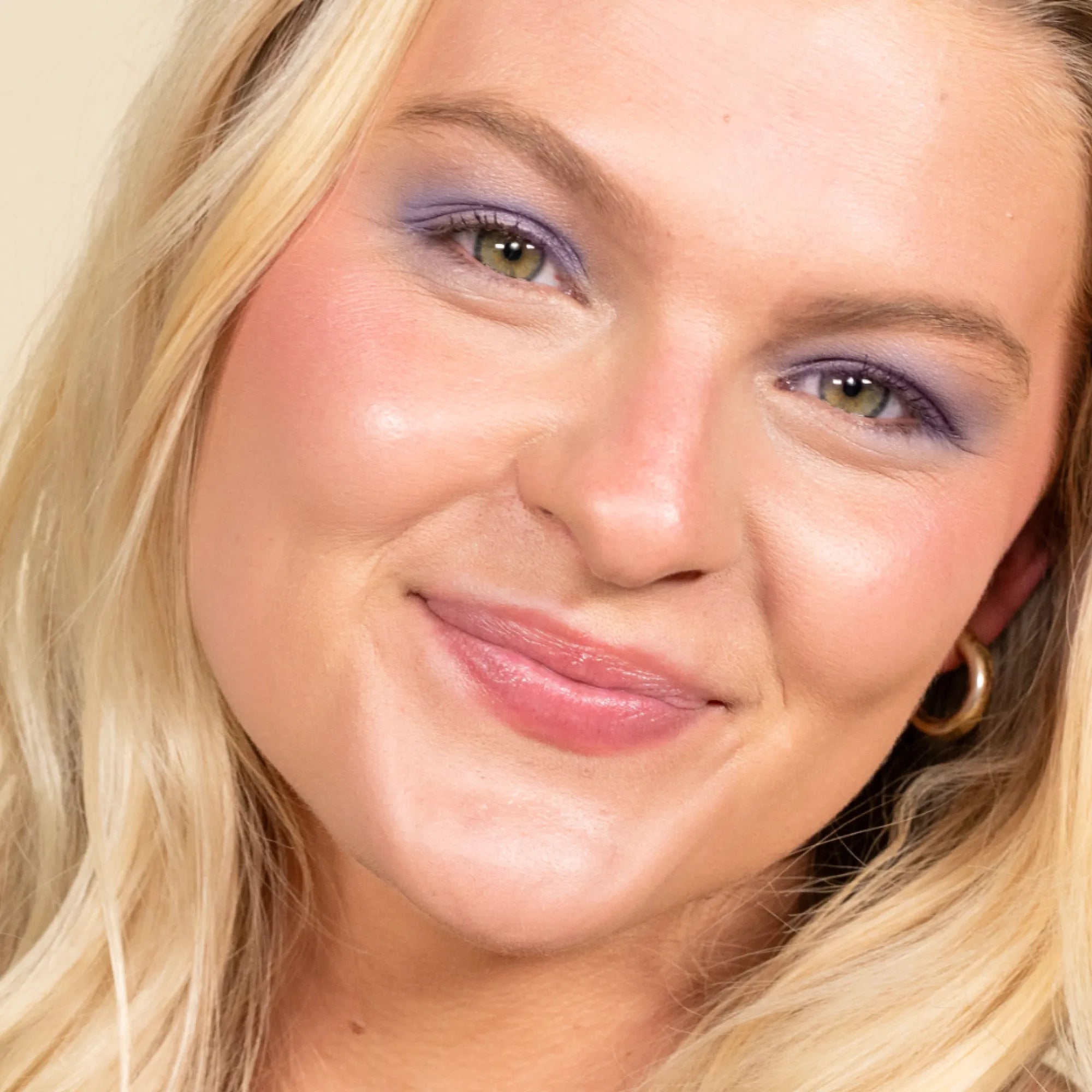 Model wearing ShadowSense product shade Lilac
